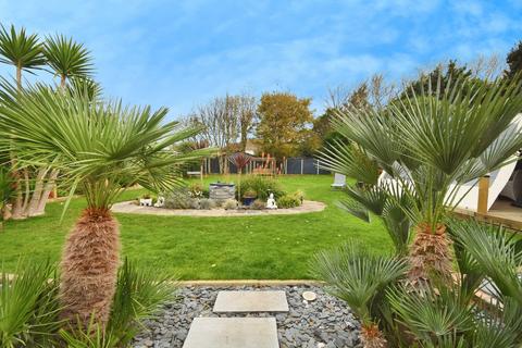4 bedroom detached bungalow for sale, Kingsgate Avenue, Broadstairs