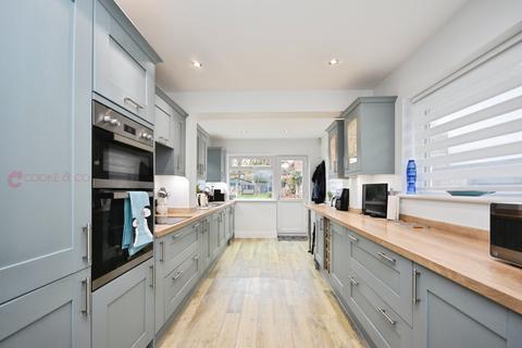 4 bedroom detached bungalow for sale, Kingsgate Avenue, Broadstairs