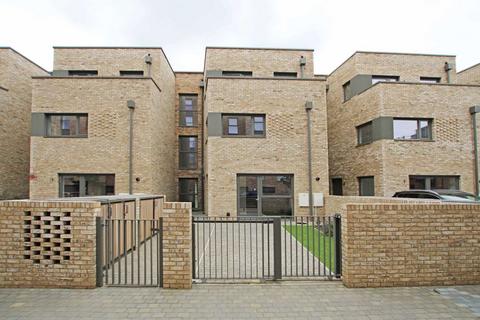 undefined, Selbourne Avenue, Hounslow TW3