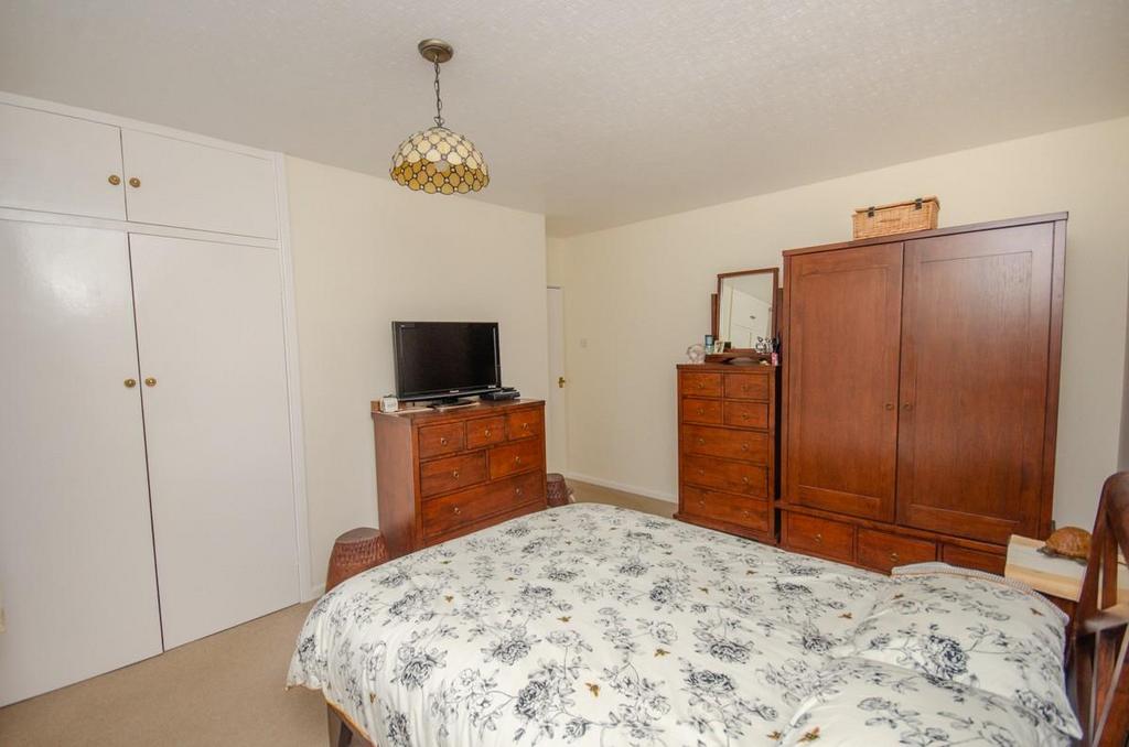 Bedroom 1 pic 2.jpg