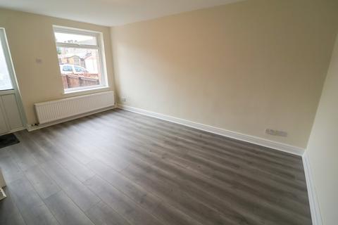 2 bedroom terraced house to rent, Brosscroft Village, Glossop SK13