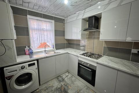 2 bedroom terraced house for sale, Greenway Avenue, Levenshulme