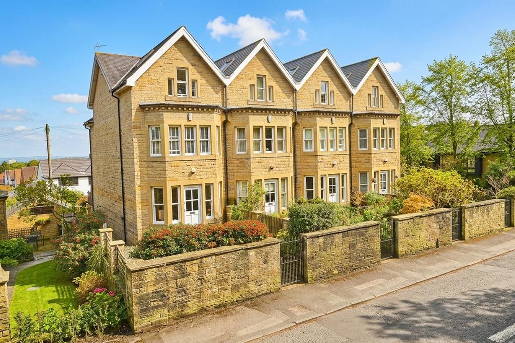 4 bedroom end of terrace house for sale