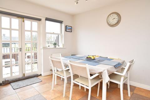 4 bedroom end of terrace house for sale, Harlow Moor Road, Harrogate, HG2