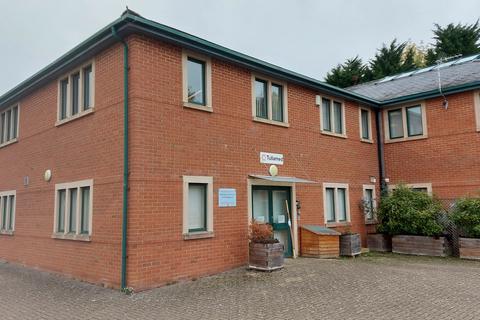 Distribution warehouse to rent - Nursery Rd North Leigh OX29 6SW