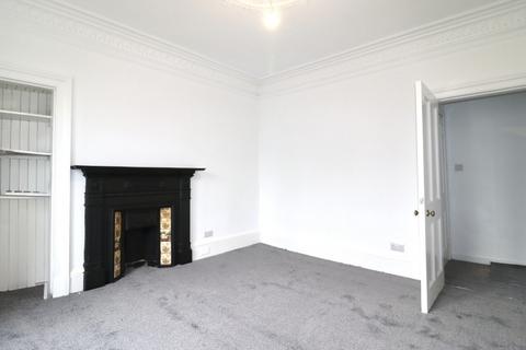 2 bedroom apartment to rent, Wallace Street, Stirling