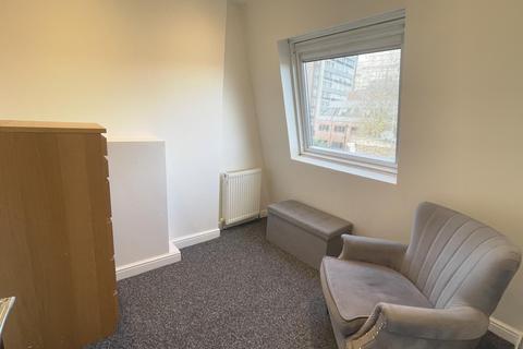 3 bedroom flat to rent, Greyhound Rd, London W6