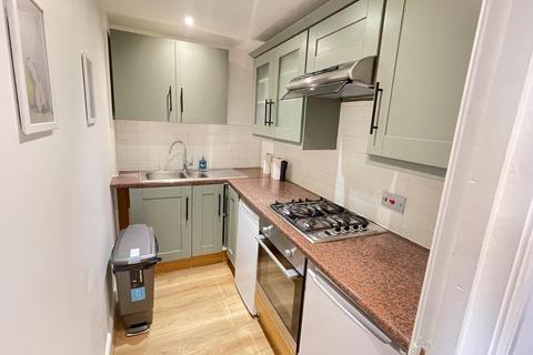 3 bedroom flat to rent, Greyhound Rd, London W6