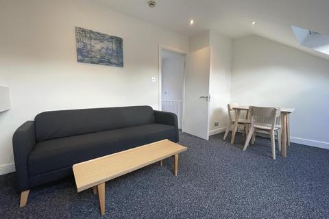 3 bedroom flat to rent, Greyhound Rd, London W6