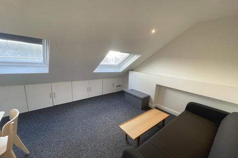 3 bedroom flat to rent, Greyhound Rd, London W6