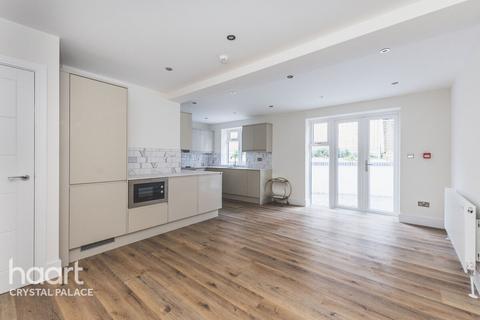 undefined, Kingslyn Crescent, London