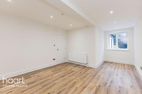 15 Kingslyn Crescent, London, SE19 3DG