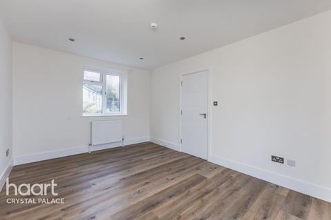 15 Kingslyn Crescent, London, SE19 3DG