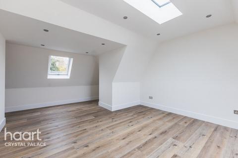 15 Kingslyn Crescent, London, SE19 3DG