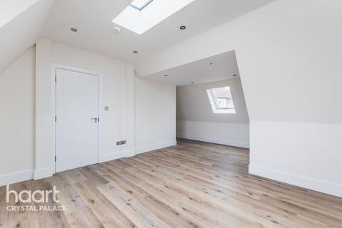 15 Kingslyn Crescent, London, SE19 3DG