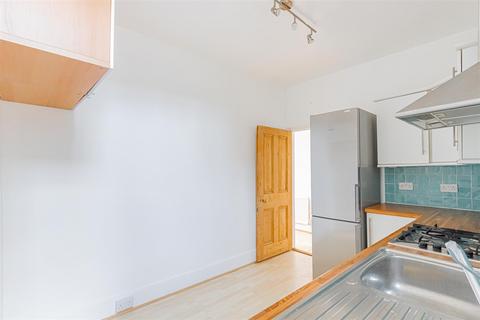2 bedroom maisonette to rent, Hawthorn Road, London N8
