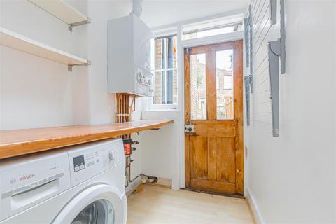 2 bedroom maisonette to rent, Hawthorn Road, London N8