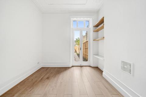 2 bedroom apartment to rent, Willoughby Road, London