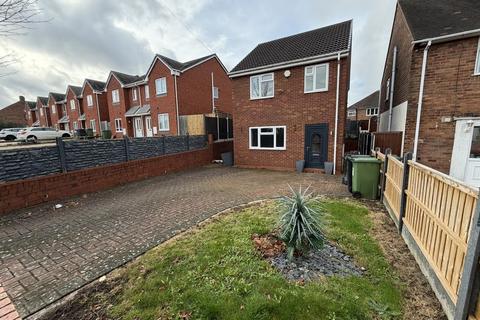 3 bedroom detached house to rent, Clare Crescent, Wolverhampton WV14