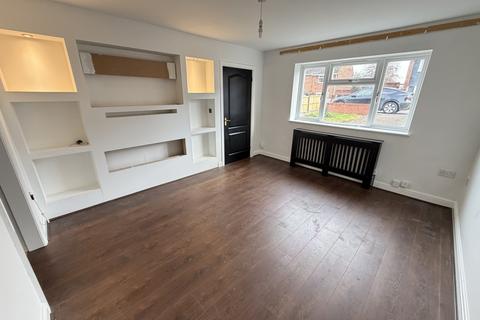 3 bedroom detached house to rent, Clare Crescent, Wolverhampton WV14