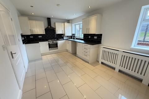 3 bedroom detached house to rent, Clare Crescent, Wolverhampton WV14