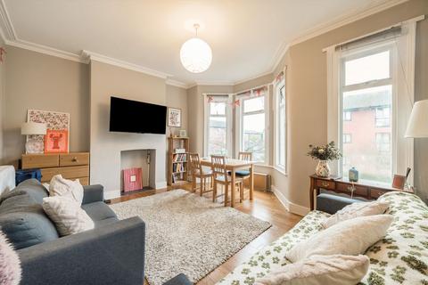 3 bedroom flat for sale, Southfield Road, London W4