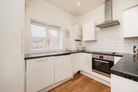 3 bedroom flat for sale, Southfield Road, London W4