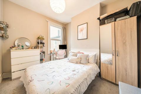 3 bedroom flat for sale, Southfield Road, London W4