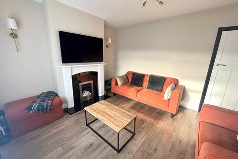 3 bedroom terraced house for sale, Leaventhorpe Lane, Bradford