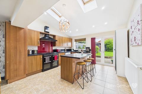 4 bedroom semi-detached house for sale, Park Road, Barton-under-Needwood