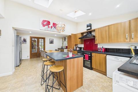 4 bedroom semi-detached house for sale, Park Road, Barton-under-Needwood
