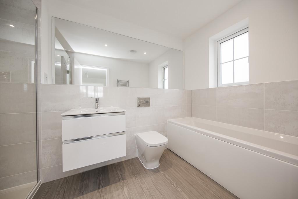  A7 A3970 En Suite 2