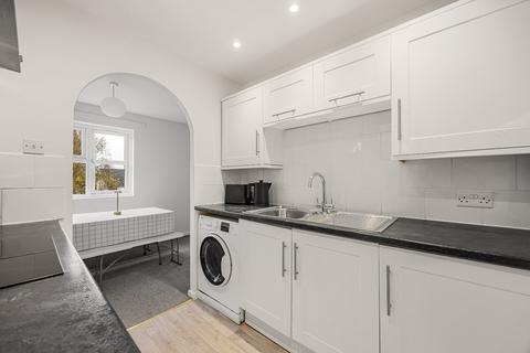 2 bedroom apartment for sale, Kemble Drive, Cirencester, Gloucestershire, GL7