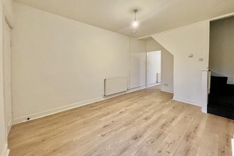 3 bedroom terraced house to rent, Salisbury Avenue, Melton Mowbray