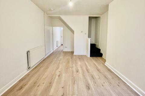 3 bedroom terraced house to rent, Salisbury Avenue, Melton Mowbray