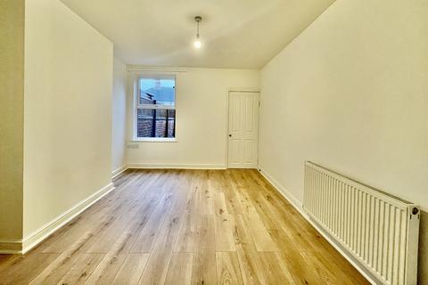 3 bedroom terraced house to rent, Salisbury Avenue, Melton Mowbray
