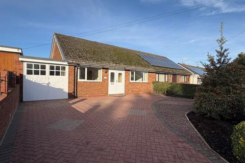 2 bedroom semi-detached bungalow for sale, High Street , Chase Terrace