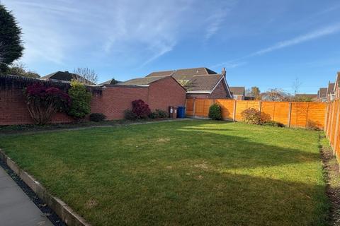 2 bedroom semi-detached bungalow for sale, High Street , Chase Terrace
