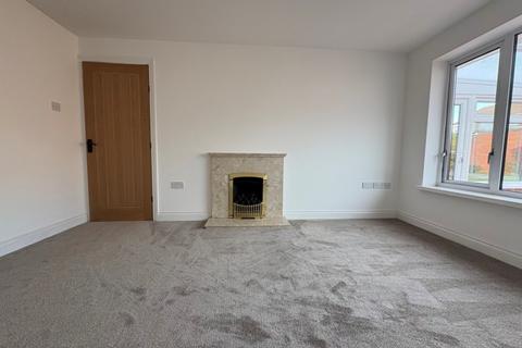 2 bedroom semi-detached bungalow for sale, High Street , Chase Terrace