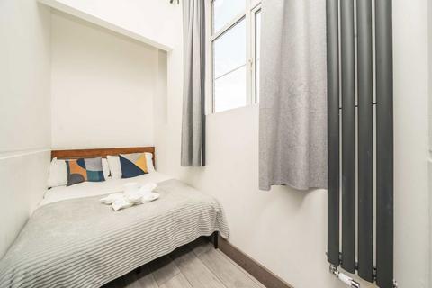2 bedroom flat to rent, Power Road, London W4