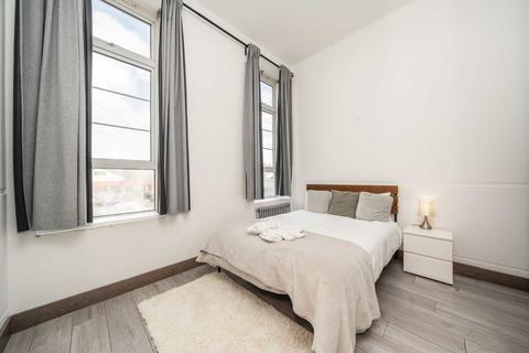 2 bedroom flat to rent, Power Road, London W4