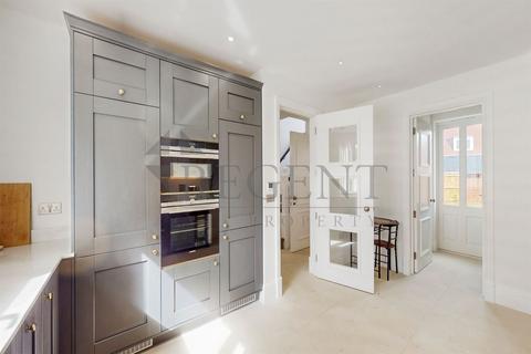 undefined, Sassoon Drive, Barnet, EN4