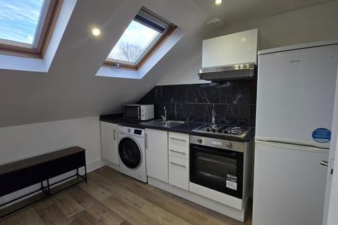 3 bedroom flat to rent, Crouch End Hill, Crouch End, N8