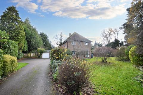 4 bedroom detached house to rent, Wycombe Road, Great Missenden HP16