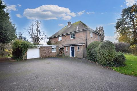 4 bedroom detached house to rent, Wycombe Road, Great Missenden HP16