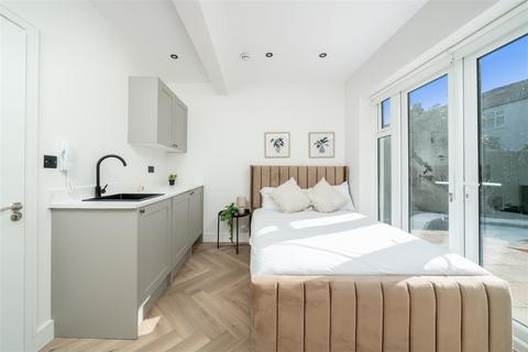 undefined, Runnymede Crescent, London