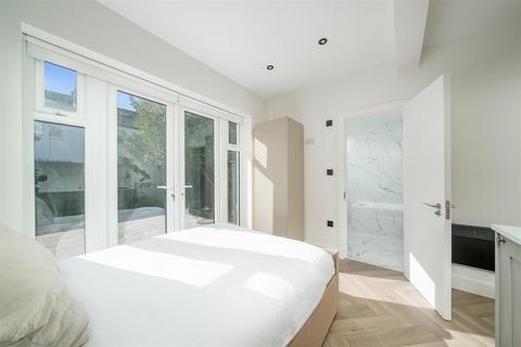 undefined, Runnymede Crescent, London