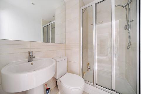2 bedroom flat to rent, Walnut Tree Close, Guildford, GU1