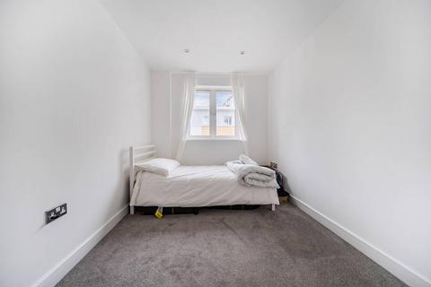 2 bedroom flat to rent, Walnut Tree Close, Guildford, GU1