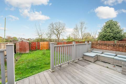4 bedroom end of terrace house for sale, Conway Crescent, Perivale, Greenford, UB6